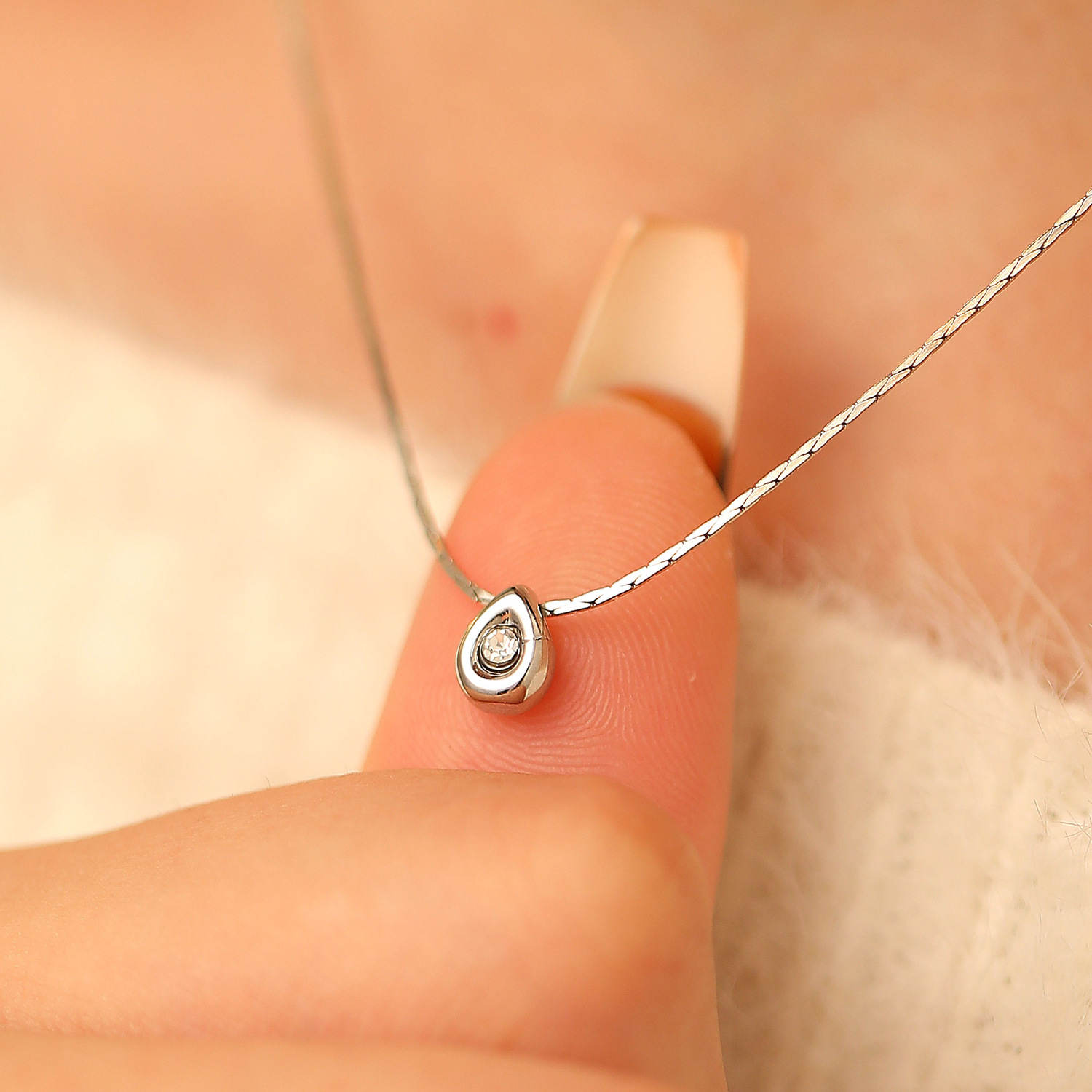 Colar de Pérolas com Pingente  - Pearl Trim Chain avaliação e preço
